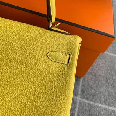 KELLY 25 TOGO LEATHER JAUNE DE NAPLES WITH GOLD HARDWARE (GHW) - 6