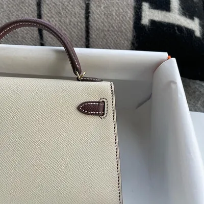 MINI KELLY II (20) EPSOM LEATHER HORSESHOE STAMP (HSS) BI-COLOR CRAIE & BORDEAUX WITH GOLD HARDWARE (GHW) - 4