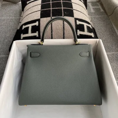 KELLY 28 TOGO LEATHER VERT AMANDE WITH GOLD HARDWARE (GHW) - 2