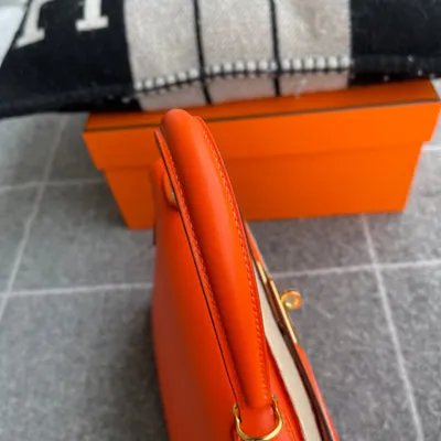 KELLY 28 SWIFT LEATHER CAPUCINE WITH GOLD HARDWARE (GHW) - 5