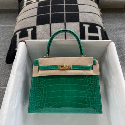 KELLY 25 SHINY (LISSE) MISSISSIPPIENSIS ALLIGATOR LEATHER VERT EMERAUDE (EMERALD) WITH GOLD HARDWARE (GHW) - 1