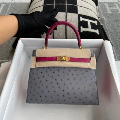KELLY 25 OSTRICH LEATHER HORSESHOE STAMP (HSS) BI-COLOR GRIS AGATE & ROSE POURPRE WITH BRUSHED GOLD HARDWARE (BGHW) - 2