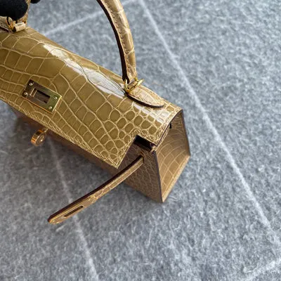 MINI KELLY II (20) SHINY (LISSE) MISSISSIPPIENSIS ALLIGATOR LEATHER FICELLE WITH GOLD HARDWARE (GHW) - 6