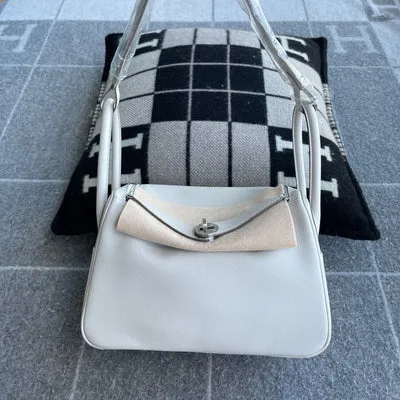 LINDY 26 CLEMENCE LEATHER PEARL GREY WITH PALLADIUM HARDWARE (PHW) - 4