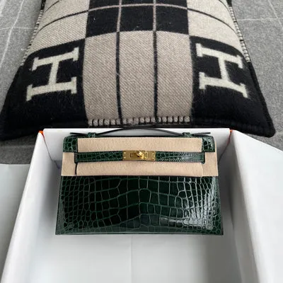 KELLY POCHETTE SHINY (LISSE) MISSISSIPPIENSIS ALLIGATOR LEATHER VERT EMERAUDE (EMERALD) WITH GOLD HARDWARE (GHW) - 1