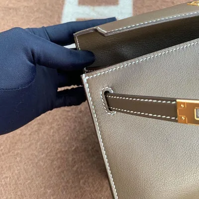 KELLY POCHETTE SWIFT LEATHER ETOUPE WITH GOLD HARDWARE (GHW) - 4