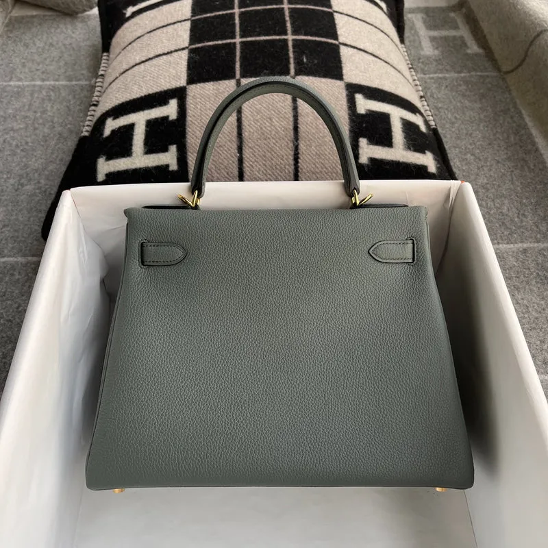 KELLY 28 TOGO LEATHER VERT AMANDE WITH GOLD HARDWARE (GHW) - 2