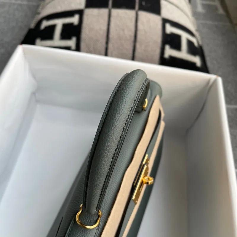 KELLY 28 TOGO LEATHER VERT AMANDE WITH GOLD HARDWARE (GHW) - 4