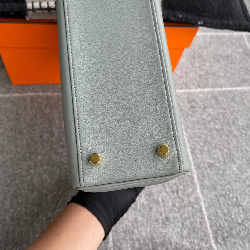 KELLY 25 SWIFT LEATHER VERT AMANDE WITH GOLD HARDWARE (GHW) - 8