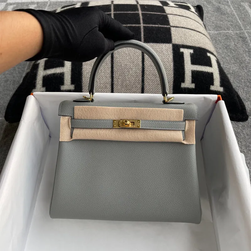 KELLY 25 TOGO LEATHER VERT AMANDE WITH GOLD HARDWARE (GHW) - 2