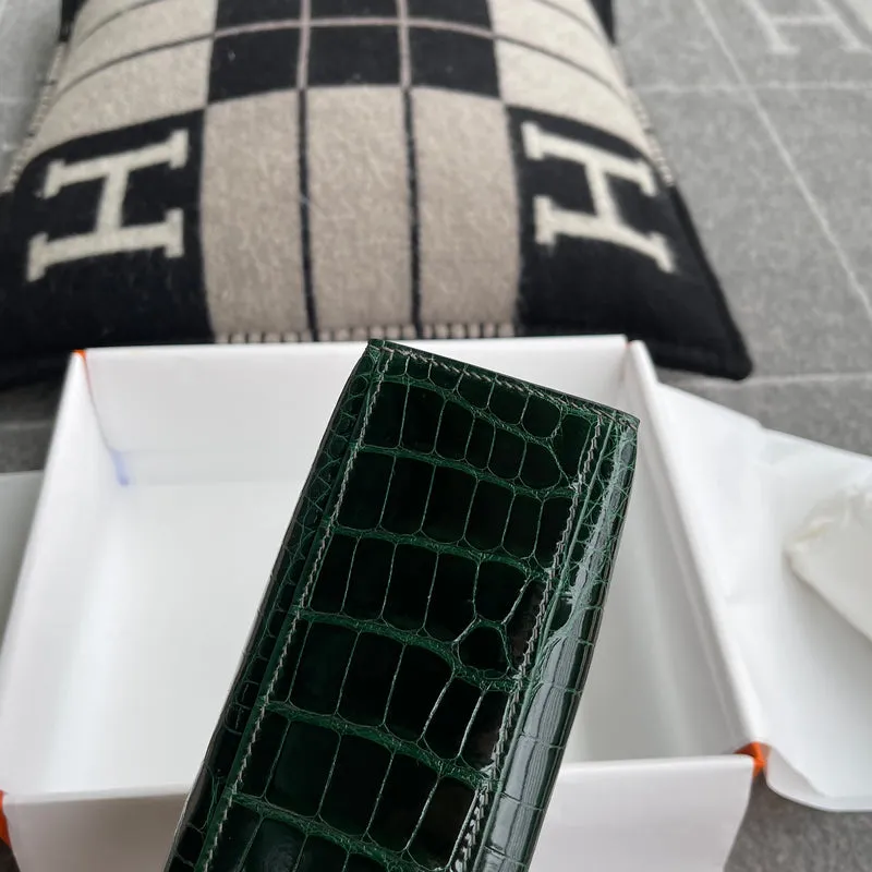 KELLY POCHETTE SHINY (LISSE) MISSISSIPPIENSIS ALLIGATOR LEATHER VERT EMERAUDE (EMERALD) WITH GOLD HARDWARE (GHW) - 11