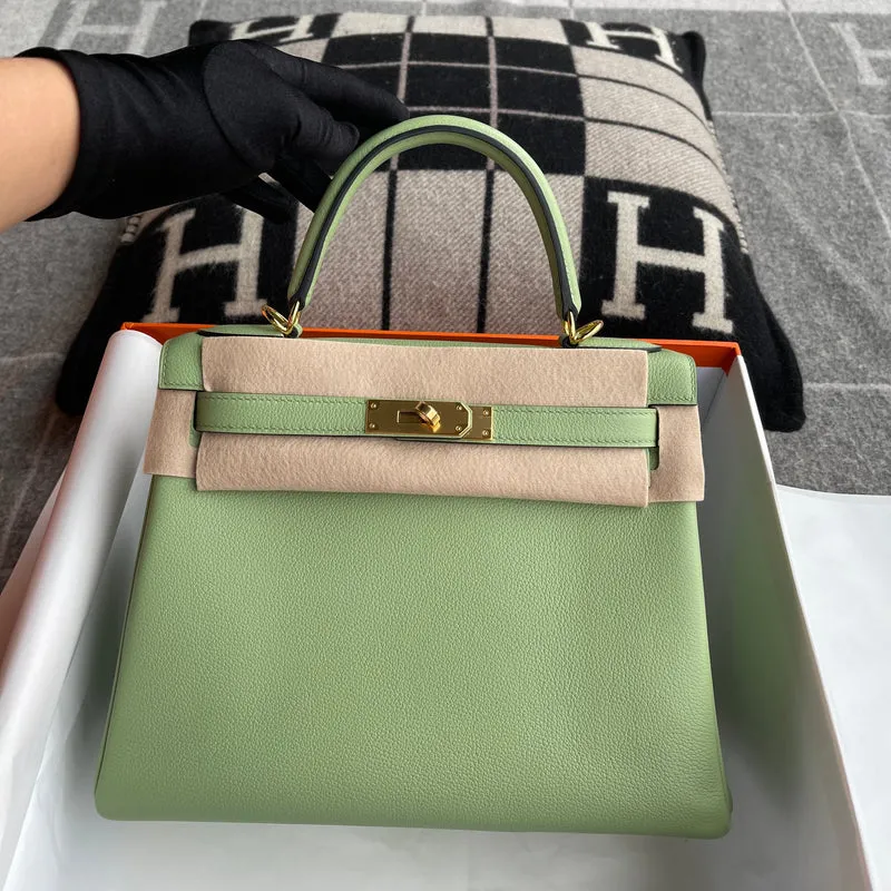 KELLY 28 TOGO LEATHER VERT CRIQUET WITH GOLD HARDWARE (GHW) - 2