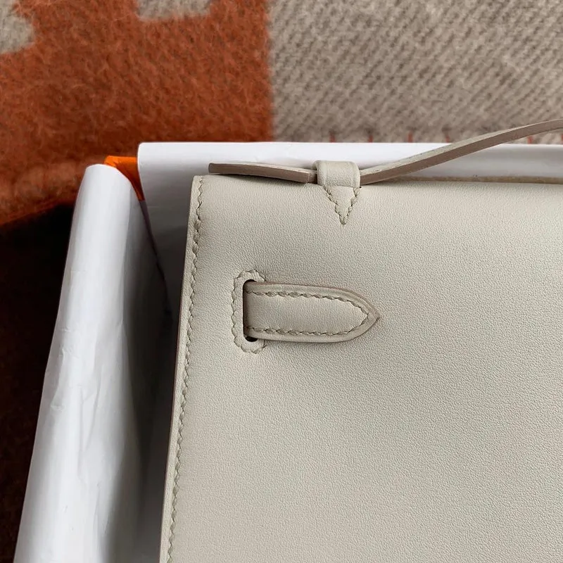 KELLY POCHETTE SWIFT LEATHER PEARL GREY WITH GOLD HARDWARE (GHW) - 4